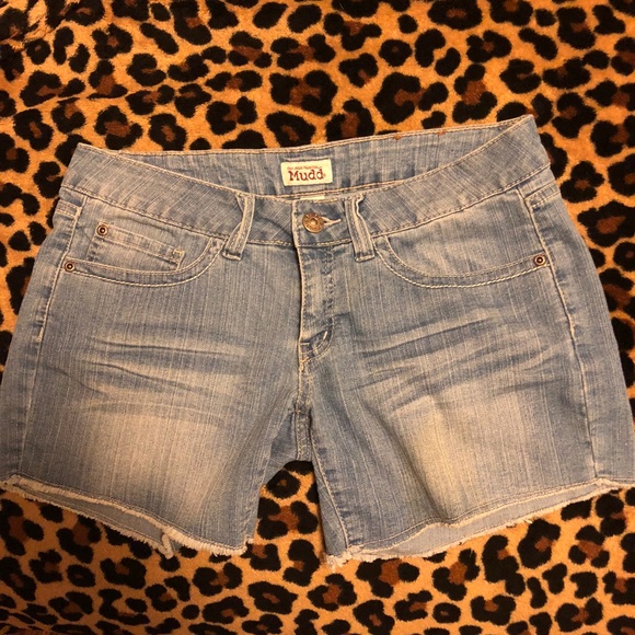 Size 9 Mudd jean shorts - Picture 1 of 3